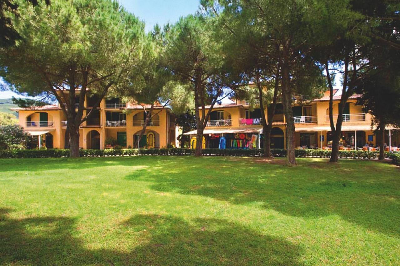 Residence Golfo Della Лакона Екстериор снимка